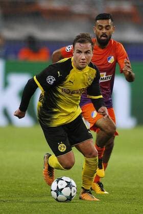 Dortmund, Deutschland, UEFA - CL , Spieltag 4 , International, Borussia Dortmund - Apoel FC 1-1 am 01. 11 . 2017 im Signal Iduna Park in Dortmund Mario GÖTZE (BVB) li.- und Ghanas ZAHID (AFC)