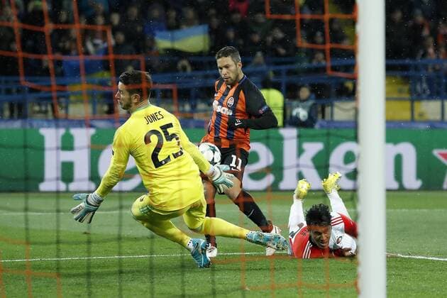 (L-R) keeper Brad Jones of Feyenoord, Marlos of FC Shakhtar Donetsk, Renato Tapia of Feyenoord 3-1 during the UEFA Champions League group F match between Shakhtar Donetsk and Feyenoord Rotterdam at Metalist Stadium on November 01, 2017 in Kharkiv, Ukraine UEFA Champions League 2017 2018 xVIxVIxImagesx xMauricexvanxSteenxIVx 9188264