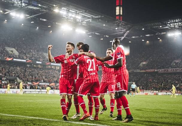02.11.2017, Leverkusen, Deutschland, UEFA EURO EM Europameisterschaft Fussball League, Gruppe H, 1.FC Köln - Bate Borissow, Kölns Torschütze Simon Zoller jubelt nach seinem Tor zum 1:0 mit seinen Mitspielern Â