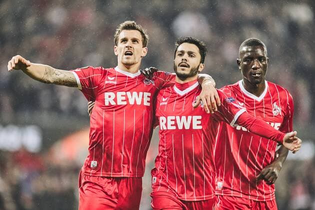 02.11.2017, Leverkusen, Deutschland, UEFA EURO EM Europameisterschaft Fussball League, Gruppe H, 1.FC Köln - Bate Borissow, Kölns Torschütze Simon Zoller jubelt nach seinem Tor zum 1:0 mit seinen Mitspielern Â