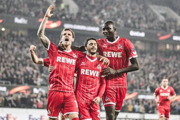 02.11.2017, Leverkusen, Deutschland, UEFA EURO EM Europameisterschaft Fussball League, Gruppe H, 1.FC Köln - Bate Borissow, Kölns Torschütze Simon Zoller jubelt nach seinem Tor zum 1:0 mit seinen Mitspielern Â