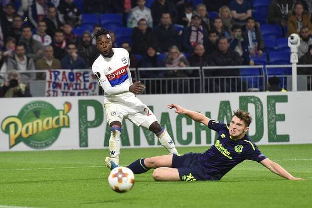 Maxwel Cornet lyon vs Jonjoe Kenny averton FOOTBALL Lyon vs Everton Ligue Europa Phase de goupe 02 11 2017 FredericChambert Panoramic 