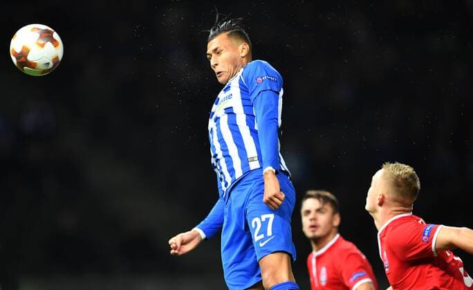 Davie Selke (Hertha BSC), erzielt hier püer Kopfball das 1:0 Hertha BSC Berlin - Sorja Luhansk Europa League, Gruppenphase, 1. Spieltag, Fußball, Fussball, soccer, Herren, Männer, Maenner, Deutschland, Germany Berlin, 2.11.2017, Olympiastadion