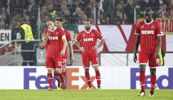 Köln, RheinEnergieStadion, 02.11.17: Matthias Lehmann (1.FC Köln) (L), Dominic Maroh (1.FC Köln) (M) und Sehrou Guirassy (1.FC Köln) (R) enttäuscht im Europaleague Spiel zwischen 1.FC Köln vs. BATE Baryssau in der Saison 2017 2018.