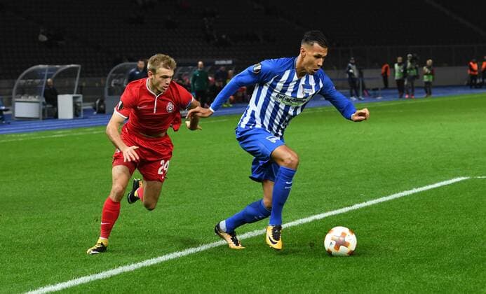 Fussball, Herren, Saison 2017 2018, UEFA Europa League (Gruppe J, 4. Spieltag), Hertha BSC - Sorja Luhansk, v. l. Dmytro Grechyshkin (Sorja Luhansk), Davie Selke (Hertha BSC), 02.11. 2017, Copyright: xMatthiasxKochx