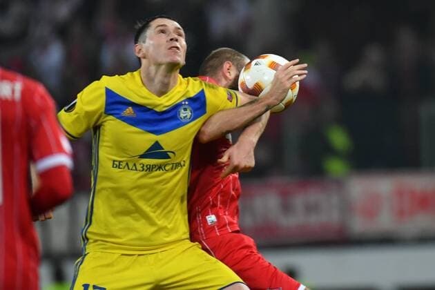 GER, 1. FC Köln (GER) vs. BATE Borisov (BLR) 02.11.2017, RheinEnergieSTADION, Köln, Europa Leaque, Gruppenphase, 4. Spieltag, GER, 1. FC Köln (GER) vs. BATE Borisov (BLR) im Bild: Nikolai Signevich ( 13, Bate Borisov), im Zweikampf gegen Konstantin Rausch( 34, 1.FC Koeln),