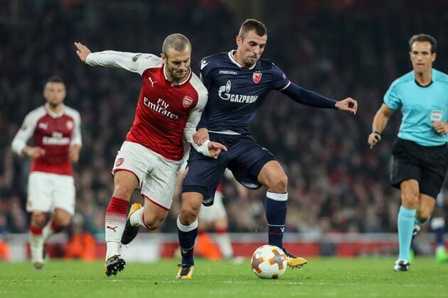 London, England 02.11.2017, UEFA Europa League - 2017 18 Season, Gruppe H - 4.Spieltag, FC Arsenal - Roter Stern Belgrad , Jack Wilshere (AFC) und Nenad Krsticic (Belgrad) im Zweikampf ( DeFodi048