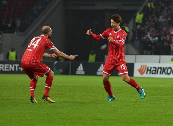 02.11.2017, xjpx, Fussball Europa League, 1.FC Koeln - BATE Baryssau, emspor v.l. Yuya Osako (Koeln) bejubelt seinen Treffer zum 2:2 Ausgleich mit Konstantin Rausch (Koeln) Koeln