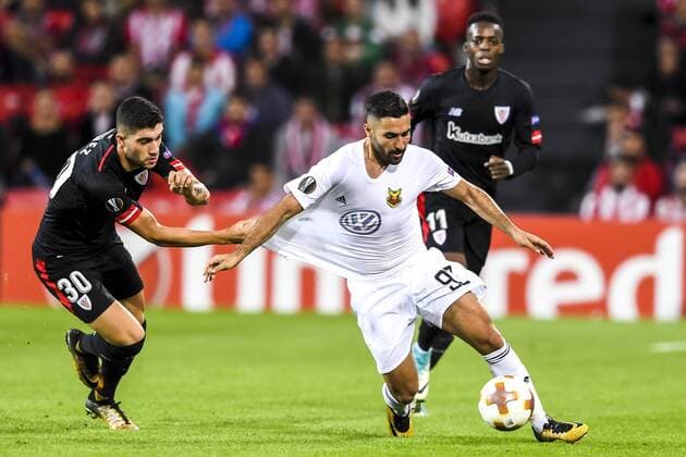 171102 Athletic Bilbaos Unai Nunez och Östersunds Saman Ghoddos under fotbollsmatchen i Europa League mellan Athletic Bilbao och Östersund den 2 november 2017 i Bilbao.  Copyright: CARLxSANDIN BB171102CS037