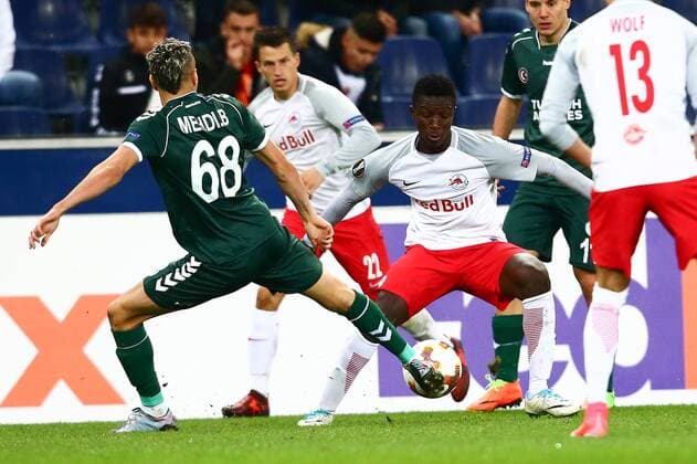 SOCCER - UEFA EL, RBS vs Konyaspor SALZBURG,AUSTRIA,02.NOV.17 - SOCCER - UEFA Europa League, group stage, Red Bull Salzburg vs Atiker Konyaspor. Image shows Amadou Haidara (RBS) and Mehdi Bourabia (Konyaspor). GEPAxpictures xFelixxRoittner