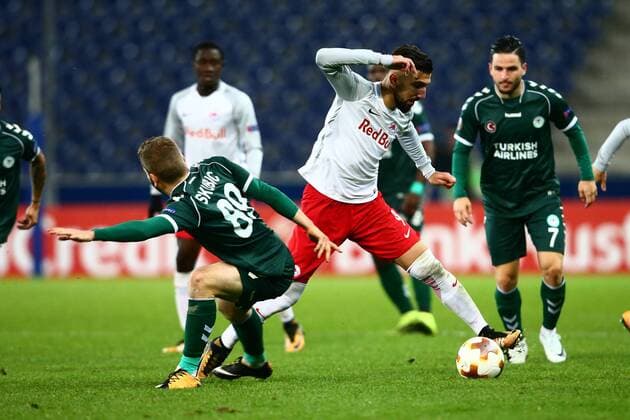 SOCCER - UEFA EL, RBS vs Konyaspor SALZBURG,AUSTRIA,02.NOV.17 - SOCCER - UEFA Europa League, group stage, Red Bull Salzburg vs Atiker Konyaspor. Image shows Munas Dabbur (RBS) and Nejc Skubic (Konyaspor). GEPAxpictures xFelixxRoittner