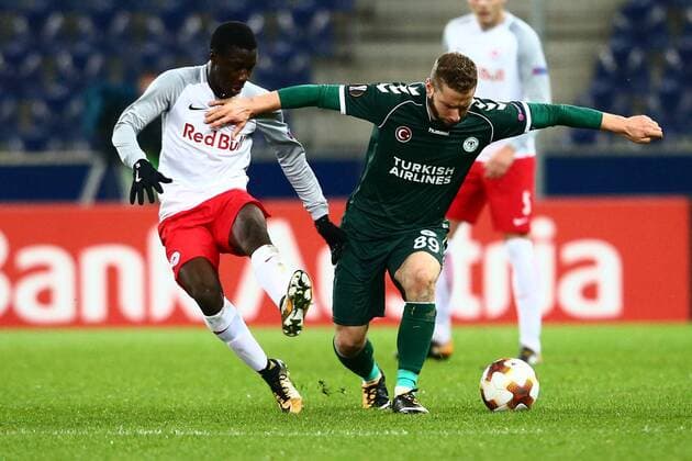 SOCCER - UEFA EL, RBS vs Konyaspor SALZBURG,AUSTRIA,02.NOV.17 - SOCCER - UEFA Europa League, group stage, Red Bull Salzburg vs Atiker Konyaspor. Image shows Diadie Samassekou (RBS) and Nejc Skubic (Konyaspor). GEPAxpictures xFelixxRoittner