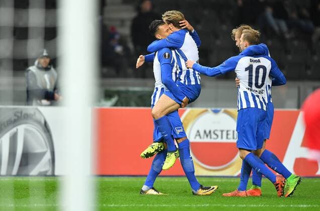Davie Selke (Hertha BSC), jubelt nach seinem Tor zum 2:0, zusammen mit Alexander Esswein (Hertha BSC), Ondrej Duda (Hertha BSC), Arne Maier (Hertha BSC), Hertha BSC Berlin - Sorja Luhansk Europa League, Gruppenphase, 1. Spieltag, Fußball, Fussball, soccer, Herren, Männer, Maenner, Deutschland, Germany Berlin, 2.11.2017, Olympiastadion