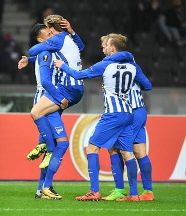 Davie Selke (Hertha BSC), jubelt nach seinem Tor zum 2:0, zusammen mit Alexander Esswein (Hertha BSC), Ondrej Duda (Hertha BSC), Arne Maier (Hertha BSC), Hertha BSC Berlin - Sorja Luhansk Europa League, Gruppenphase, 1. Spieltag, Fußball, Fussball, soccer, Herren, Männer, Maenner, Deutschland, Germany Berlin, 2.11.2017, Olympiastadion