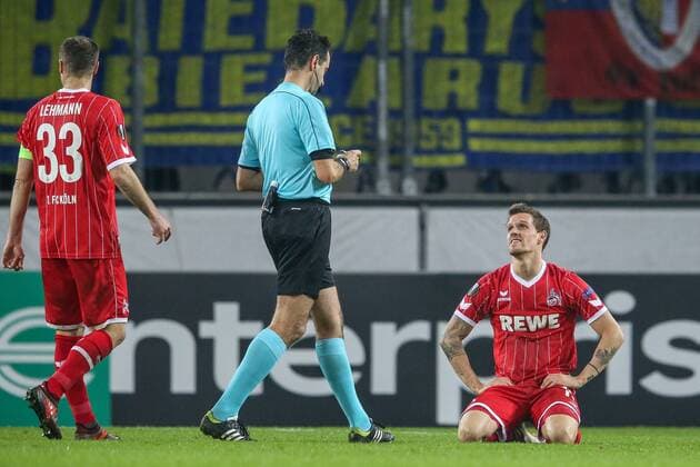 Aleksandar Stavrev (Schiedsrichter), Simon Zoller (FC Koeln 11) nach Foul , 1. FC Koeln - BATE Borisov Koeln Copyright: xEIBNER BenjaminxHornx EP_BHN