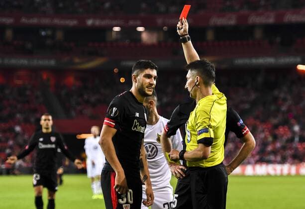 Bilder des Tages - SPORT 171102 Athletic Bilbaos Unai Nunez far rött kort under fotbollsmatchen i Europa League mellan Athletic Bilbao och Östersund den 2 november 2017 i Bilbao.  Copyright: CARLxSANDIN BB171102CS047