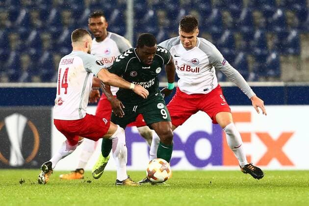 SOCCER - UEFA EL, RBS vs Konyaspor SALZBURG,AUSTRIA,02.NOV.17 - SOCCER - UEFA Europa League, group stage, Red Bull Salzburg vs Atiker Konyaspor. Image shows Valon Berisha (RBS), Malik Evouna (Konyaspor) and Duje Caleta-Car (RBS). GEPAxpictures xFelixxRoittner