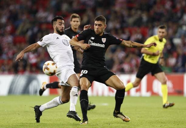 DAVID S BUSTAMANTE 02 11 2017 BILBAO PAIS VASCO Partido correspondiente a la Jornada 4 deL Grupo J de la UEFA Europa League de futbol entre el Athletic de Bilbao y el Ostersunds FK disputado en el Estadio San Mames de Bilbao Saman Ghoddos y Unai Nu?ez Gestoso luchan por el balon  xDAVIDxS.xBUSTAMANTEx xx