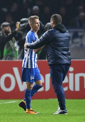 Fussball, Herren, Saison 2017 2018, UEFA Europa League (Gruppe J, 4. Spieltag), Hertha BSC - Sorja Luhansk, v. l. Pal Dardai (Palko, Junior, Hertha BSC) mit Vater und Trainer Pal Dardai (Hertha BSC), Jubel nach dem Abpfiff, 02.11. 2017, Copyright: xMatthiasxKochx