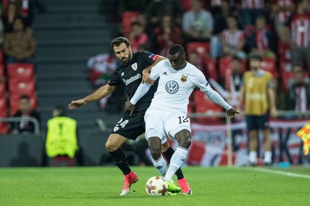Balenciaga of Athletic and Sema of Ostersund in action during the UEFA Europa League match played in San Mames Stadium between Athletic and Ostersund in Bilbao Spain at Nov 2th 2017 Photo UGS AFP7  xUGS AFP7x xAthleticxvxOstersund,xUEFA,xSpain,xNov.x2thx2017x