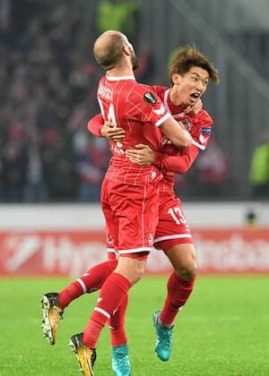 Fussball, Herren, UEFA Europa League , Saison 2017 2018, FC Koeln vs BATE Borisov , 02.11.2017, Rheinenergiestadion, Köln, Yuya Osako, Konstantin Rausch beide FC Koeln, Torjubel, ,