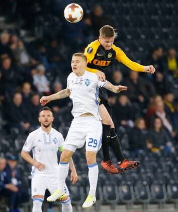 02.11.2017 Stade de Suisse Bern , SCHWEIZ , Saison 2017 2018 Herren Fussball Europa League BSC Young Boys Bern - Dynamo Kiew Vitaliy Buyalskiy (li,Kiew) gegen Michel Aebischer (Young Boys)