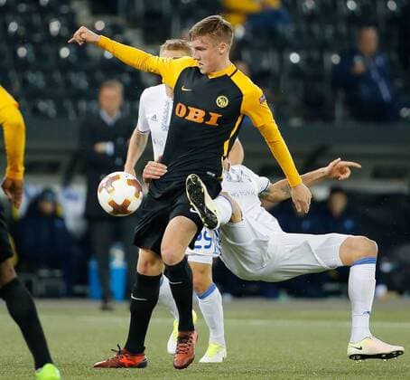 02.11.2017 Stade de Suisse Bern , SCHWEIZ , Saison 2017 2018 Herren Fussball Europa League BSC Young Boys Bern - Dynamo Kiew Michel Aebischer (Young Boys) im Duell