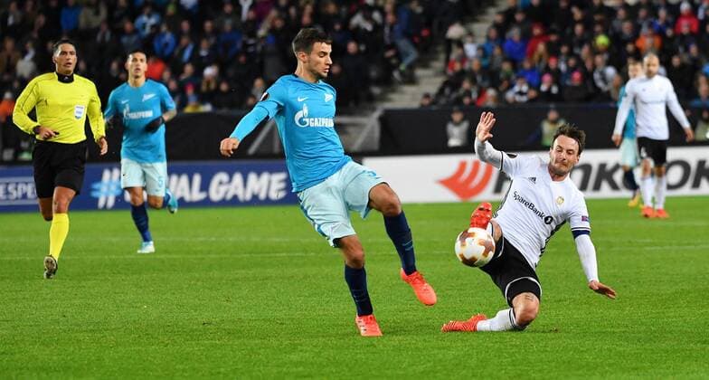 Fotball Menn UEFA Europa League Rosenborg - Zenit Lerkendal Stadium, Trondheim, Norway 2 november 2017 Mike Jensen, Rosenborg (H) og Emanuel Mammana, Zenit, i duell Foto : Arve Johnsen, Digitalsport 