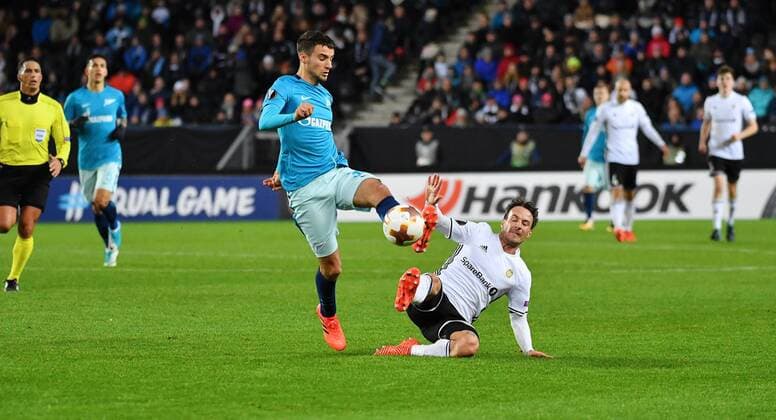 Fotball Menn UEFA Europa League Rosenborg - Zenit Lerkendal Stadium, Trondheim, Norway 2 november 2017 Mike Jensen, Rosenborg (H) og Emanuel Mammana, Zenit, i duell Foto : Arve Johnsen, Digitalsport 