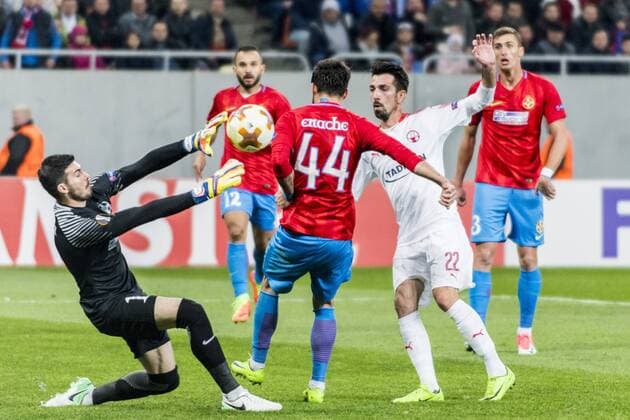 November 2, 2017: Florin Nita 1 (FCSB Bucharest)and Isaac Cuenca 22 (Hapoel Beer-Sheva) during the UEFA Europa League 2017-2018, Group Stage, Groupe G game between FCSB Bucharest (ROU) and Hapoel Beer-Sheva FC (ISR) at National Arena Stadium, Bucharest, Romania ROU.  Copyright: xCronos CatalinxSoarex cronoscs2112017113415
