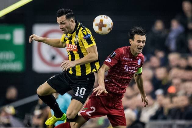 (L-R) Thomas Bruns of Vitesse, Davy de Fauw of Zulte Waregem during the UEFA Europa League group K match between Vitesse Arnhem and sv Zulte Waregem at Gelredome on November 02, 2017 in Arnhem, The Netherlands UEFA Europa League 2017 2018 xVIxVIxImagesx xRonaldxBonestrooxIVx 9193863