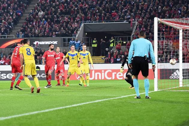 Fußball Europa League Gruppenphase 1. FC Köln - BATE Borissow am 02.11.2017 im RheinEnergieStadion in Köln Tor zum 1:1 durch Nemanja Milunovic ( Borissow )