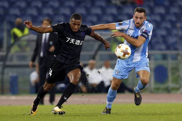Italy: Lazio v Nice - UEFA Europa League Rome, Italy - 02 11 2017 (L-R) Alassane Plea of Nice in duel with Stefan De Vrij of Lazio during their UEFA Europa League Group K soccer match at the Olympic stadium in Rome. Rome Italy Olympic Stadium  GiampieroxSpositox xPacificxPress