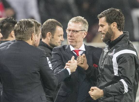 Jubel Trainer Peter STOEGER (Stöger) (K mitte) nach dem Tor zum 1:0, r. Fitnesstrainer Yann-Benjamin KUGEL (K) Fussball Europa League, Gruppenphase, 4. Spieltag, 1.FC Koeln (K) - BATE Baryssau, am 02.11.2017 in Koeln Deutschland.