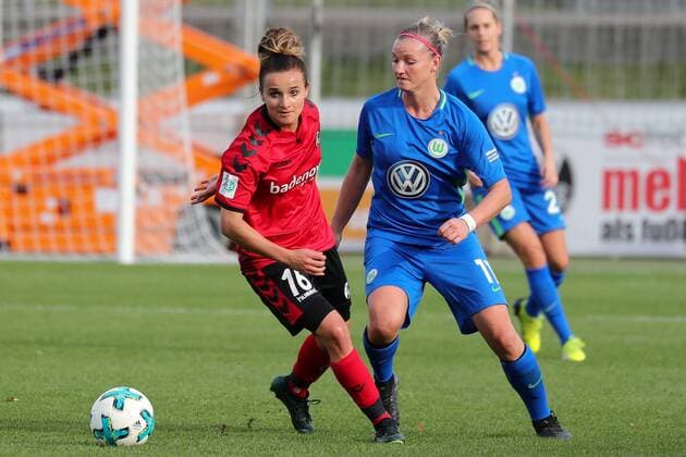 v.li.: Lina Maria Magull (Freiburg, 16), Alexandra Popp (Alex Popp, Wolfsburg, 11), Aktion, Action, Spielszene, Fussball, Allianz Frauen-Bundesliga, SC Freiburg - VfL Wolfsburg,