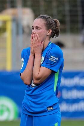 Ewa Pajor (Wolfsburg, 17), enttäuscht schauend, Enttäuschung, Frustration, disappointed, pessimistisch, Einzelbild, Aktion, Action, Fussball, Allianz Frauen-Bundesliga, SC Freiburg - VfL Wolfsburg,