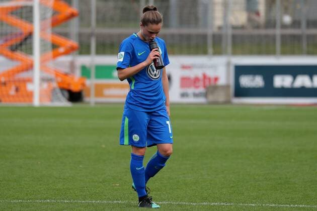 Ewa Pajor (Wolfsburg, 17), enttäuscht über die Niederlage, Enttäuschung nach dem Schlusspfiff, Verlierer, verloren, Frustration, disappointed, pessimistisch, Fussball, Allianz Frauen-Bundesliga, SC Freiburg - VfL Wolfsburg,