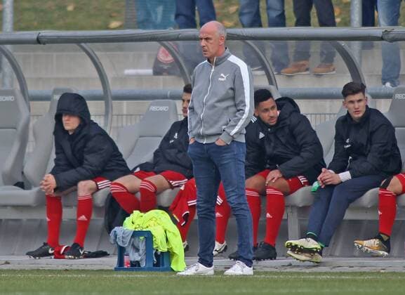 04.11.2017, xilx, Fussball Hessenliga, Rot-Weiss Frankfurt - SC Hessen Dreieich, emspor v.l. Mario Basler Trainer (Rot-Weiss Frankfurt) Frankfurt am Main
