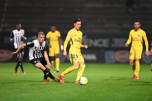23 JULIAN DRAXLER psg 18 Baptiste SANTAMARIA sco FOOTBALL Angers vs Paris SG Ligue 1 Conforama 04 11 2017 AnthonyBIBARD FEP Panoramic 