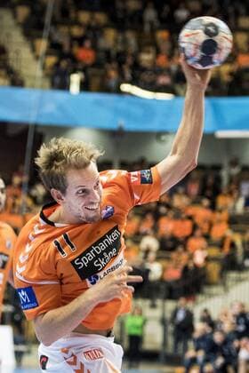171104 Kristianstads Johannes Larsson under handbollsmatchen i Champions League mellan Kristianstad och Vardar den 4 november 2017 i Kristianstad .  Copyright: PETTERxARVIDSON BB171104PA024