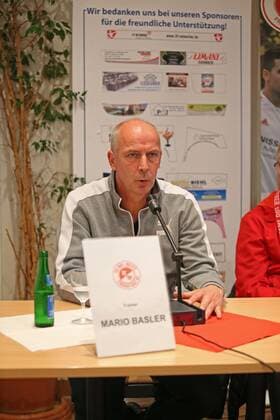 04.11.2017, xilx, Fussball Hessenliga, Rot-Weiss Frankfurt - SC Hessen Dreieich, emspor v.l. Mario Basler Trainer (Rot-Weiss Frankfurt) Pressekonferenz Frankfurt am Main