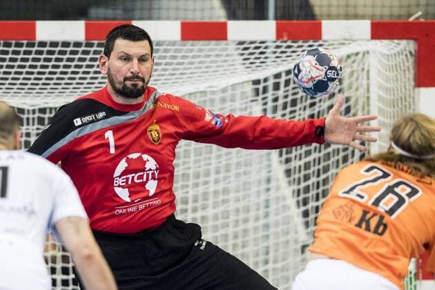 171104 Vardars malvakt Arpad Sterbik Capar under handbollsmatchen i Champions League mellan Kristianstad och Vardar den 4 november 2017 i Kristianstad .  Copyright: PETTERxARVIDSON BB171104PA044
