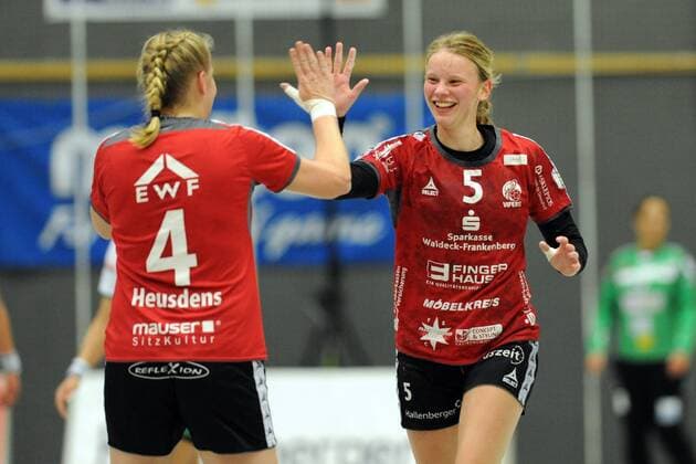 Jubel bei Tamara Haggerty (HSG Bad Wildungen Vipers) (R) mit Sabine Heusdens (HSG Bad Wildungen Vipers) -- Handball --- DHB-Pokal 3. Runde, Frauen --- HSG Bad Wildungen Vipers vs Frisch Auf! Goeppingen --- 04.11.2017, Bad Wildungen Copyright: xEibner-Pressefoto RolandxSippelx EP_RSL