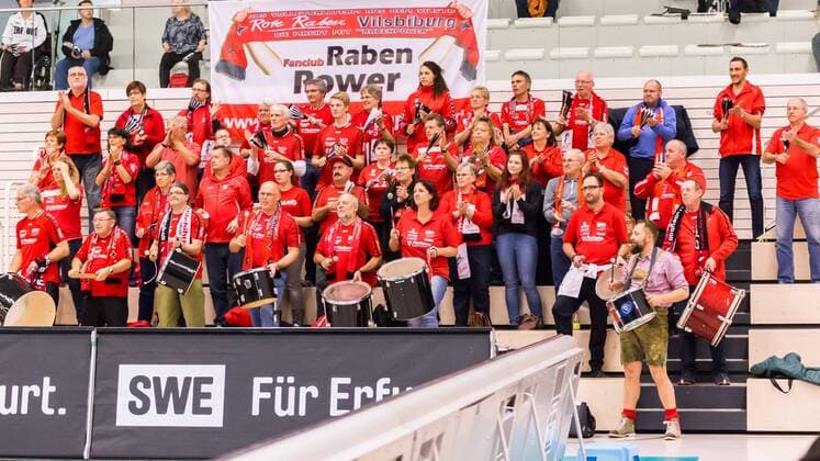 Fans, Publikum, Zuschauer, Stimmung Rote Raben Vilsbiburg, Volleyball, 1. Bundesliga Frauen, Schwarz-Weiß Erfurt - Rote Raben Vilsbiburg,