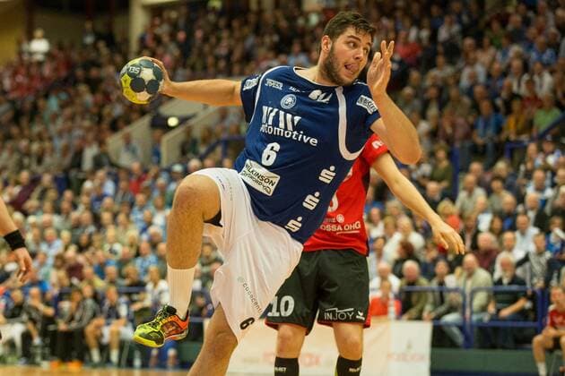 Leos Petrovsky ( 6, Bergischer HC) beim Wurf Bergischer HC vs. HSG Nordhorn-Lingen, Handball, 2. Bundesliga, 04.11.17 Solingen NRW Deutschland Klingenhalle