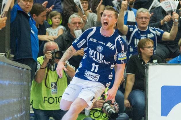 Torjubel Arnor Thor Gunnarsson ( 11, Bergischer HC) Bergischer HC vs. HSG Nordhorn-Lingen, Handball, 2. Bundesliga, 04.11.17 Solingen NRW Deutschland Klingenhalle