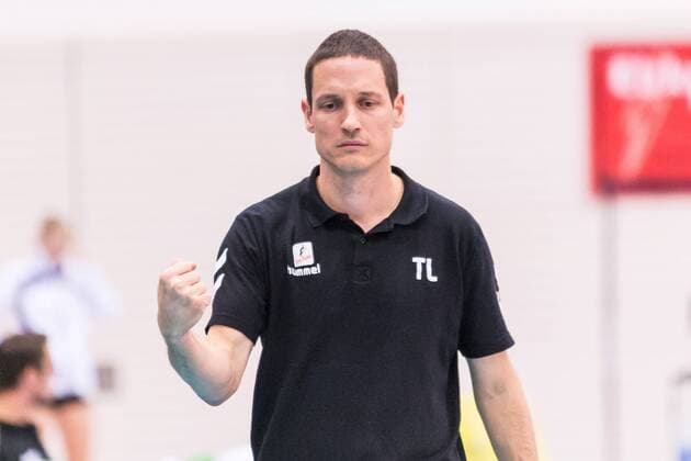 Timo Lippuner (Rote Raben Vilsbiburg, Trainer), jubelnd; Porträt, Einzelbild, Volleyball, 1. Bundesliga Frauen, Schwarz-Weiß Erfurt - Rote Raben Vilsbiburg,