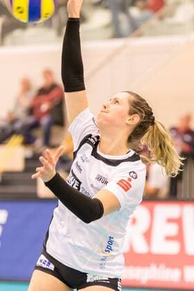 die neue Spielerin Meg Casault (Schwarz-Weiß Erfurt, 16) bei ihrem 1. Spiel für Schwarz-Weiß Erfurt (SWE), Volleyball, 1. Bundesliga Frauen, Schwarz-Weiß Erfurt - Rote Raben Vilsbiburg,