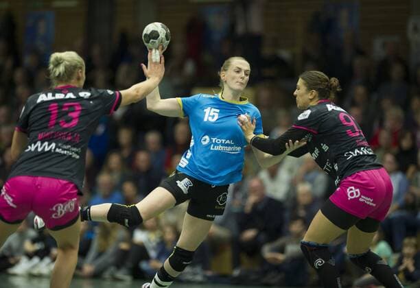 Buxtehuder SV vs TuS Metzingen, Handball, DHB-Pokal, 04.11.17 Lynn Knippenborg (Nr. 15, Buxtehuder SV); Buxtehuder SV vs TuS Metzingen