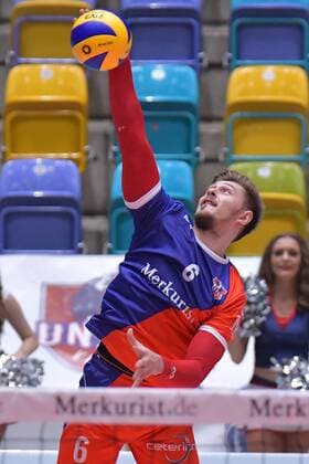 04.11.2017, xtkx, Volleyball Herren, United Volleys Frankfurt - TSV Herrsching, emspor, v.l. Adrian aciobantei (United Volleys), Frankfurt